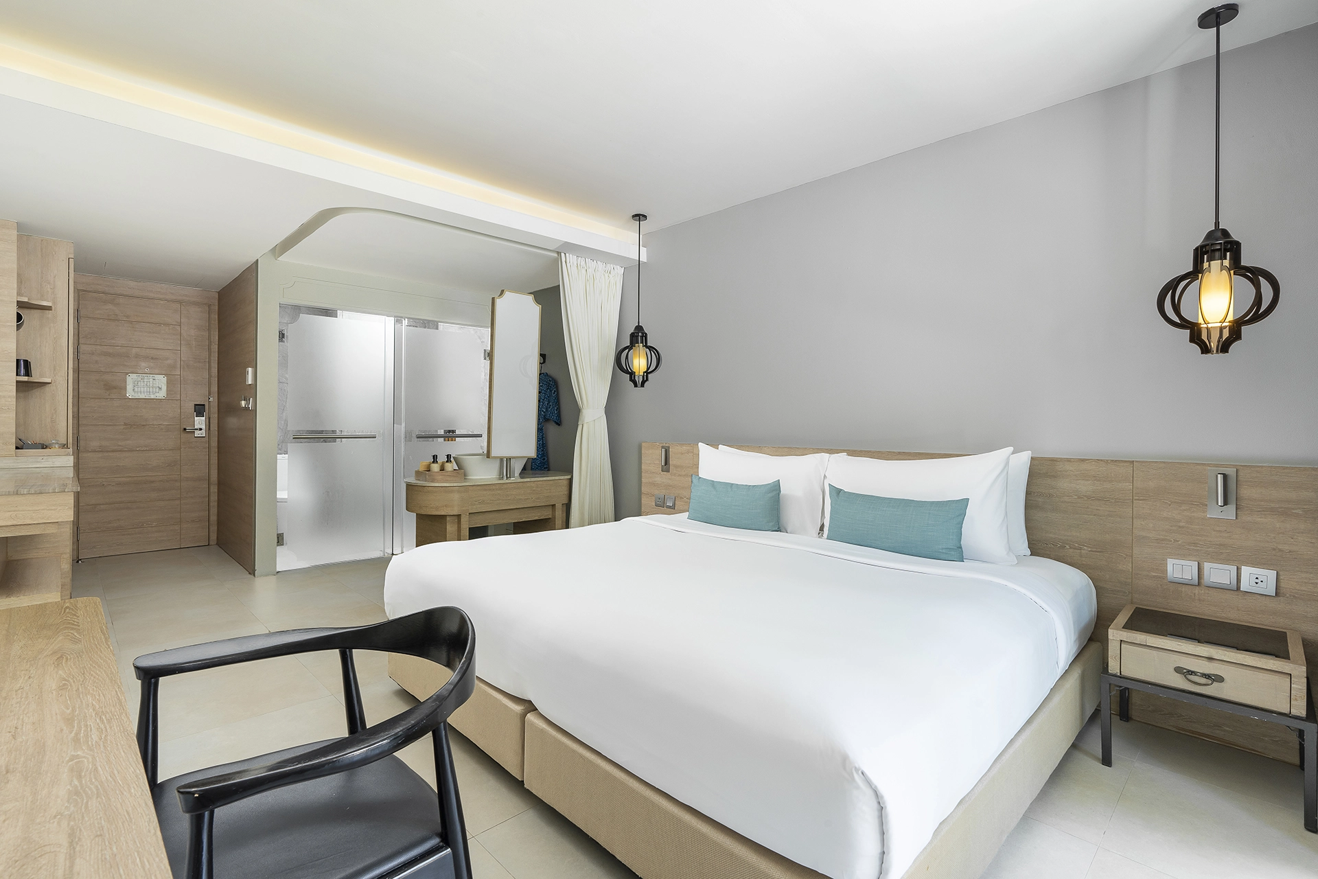 deluxe-room-spacious-king-bed-patong