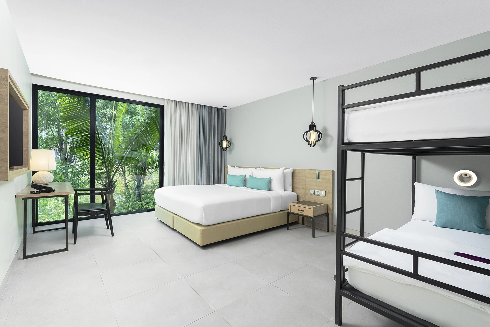 family-room-king-bunk-bed-patong-hotel