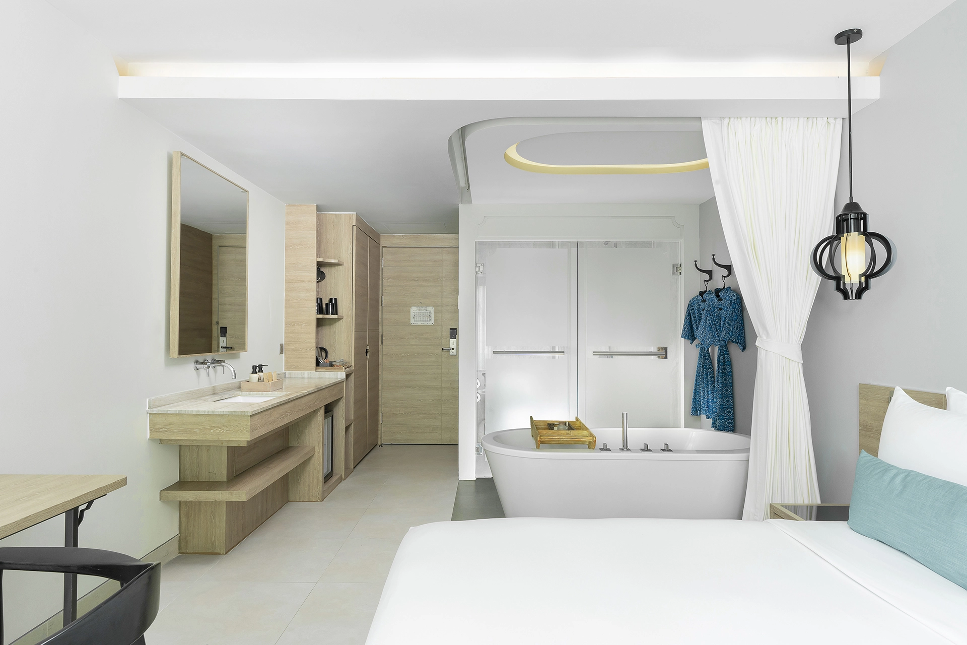 grand-deluxe-room-bathtub-vanity-patong