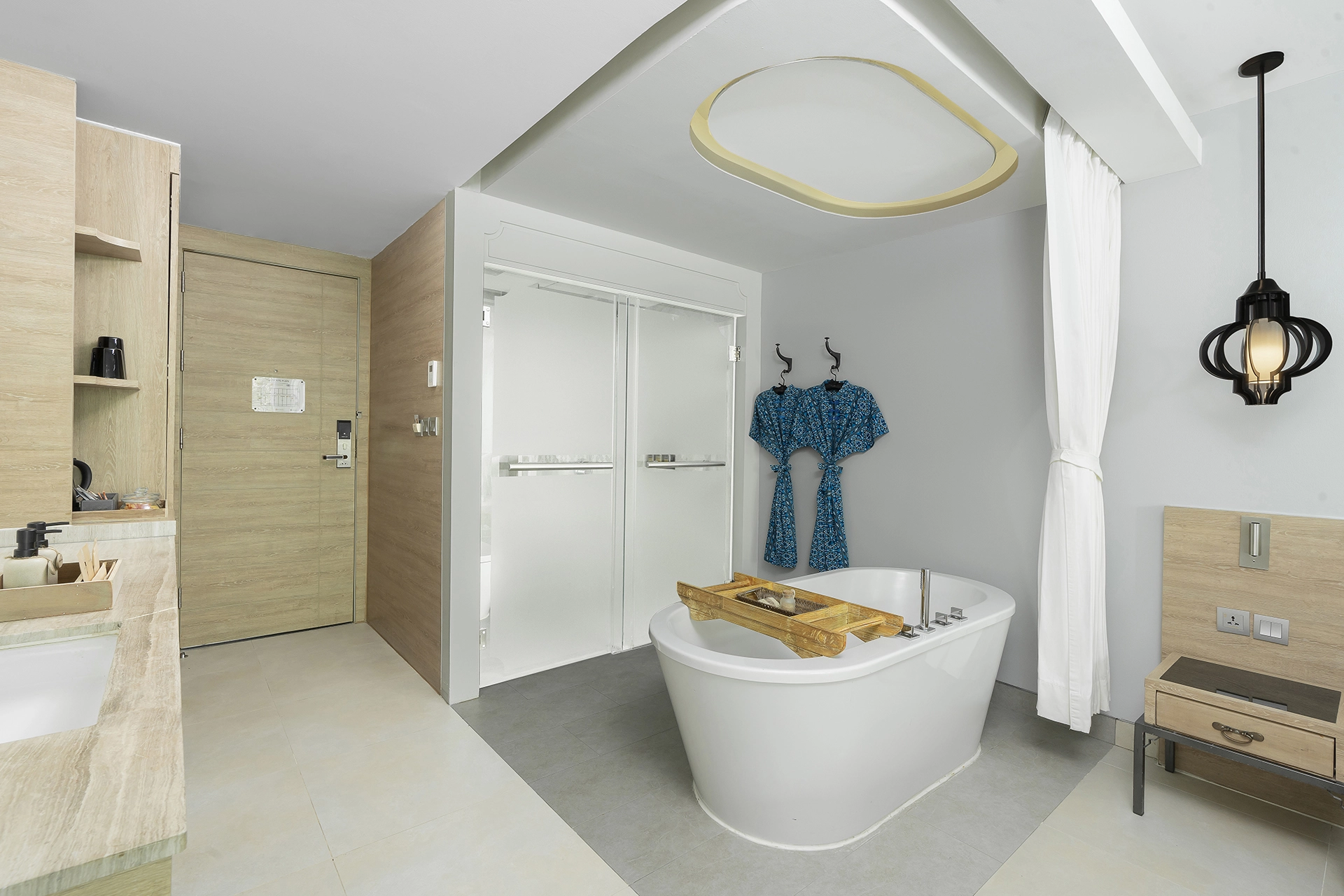 grand-deluxe-room-soaking-bathtub-patong