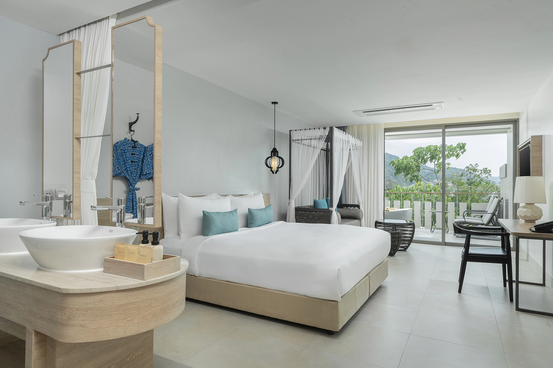 grande-deluxe-jacuzzi-open-plan-sanctuary