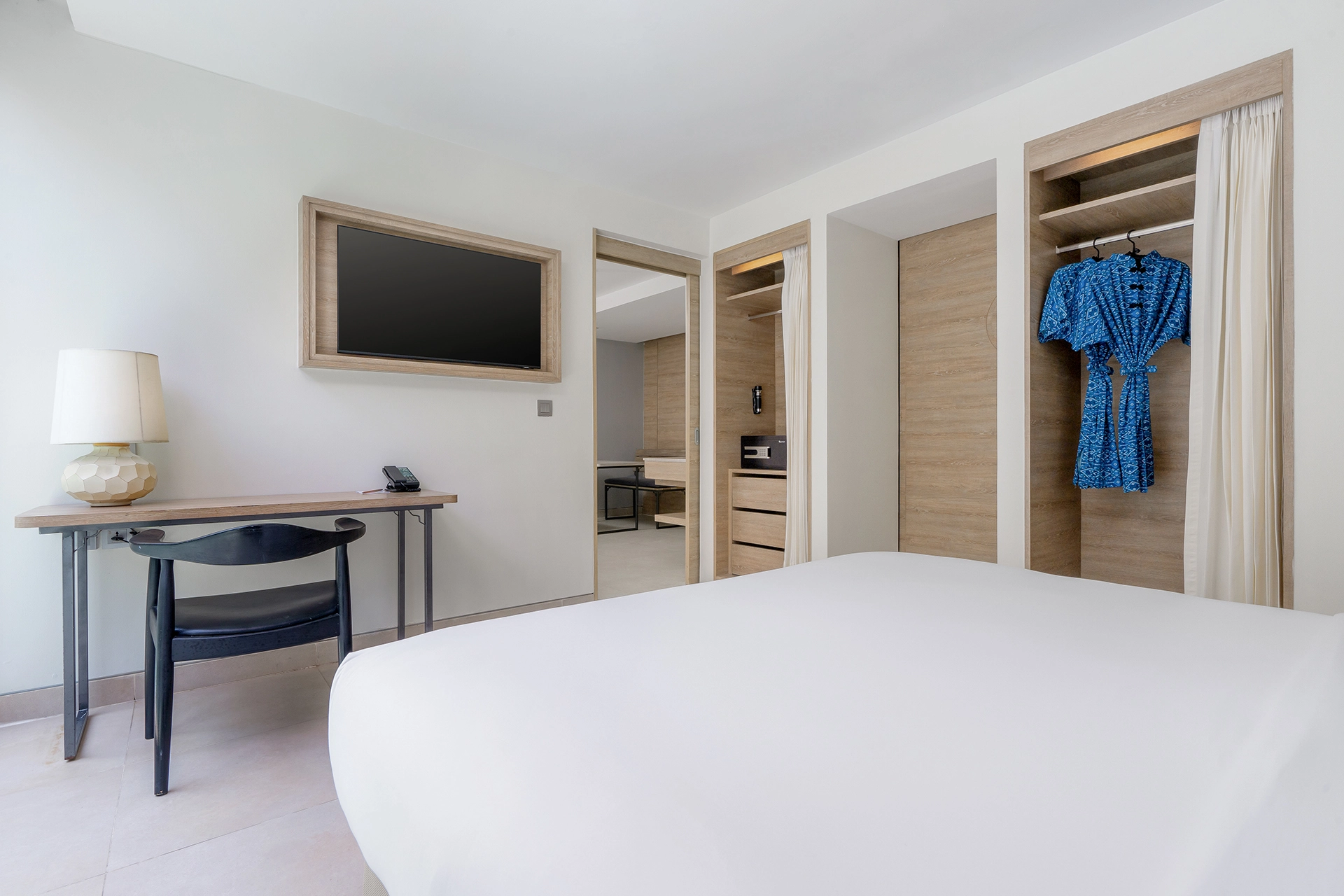 one-bedroom-suite-bedroom-interior-layout