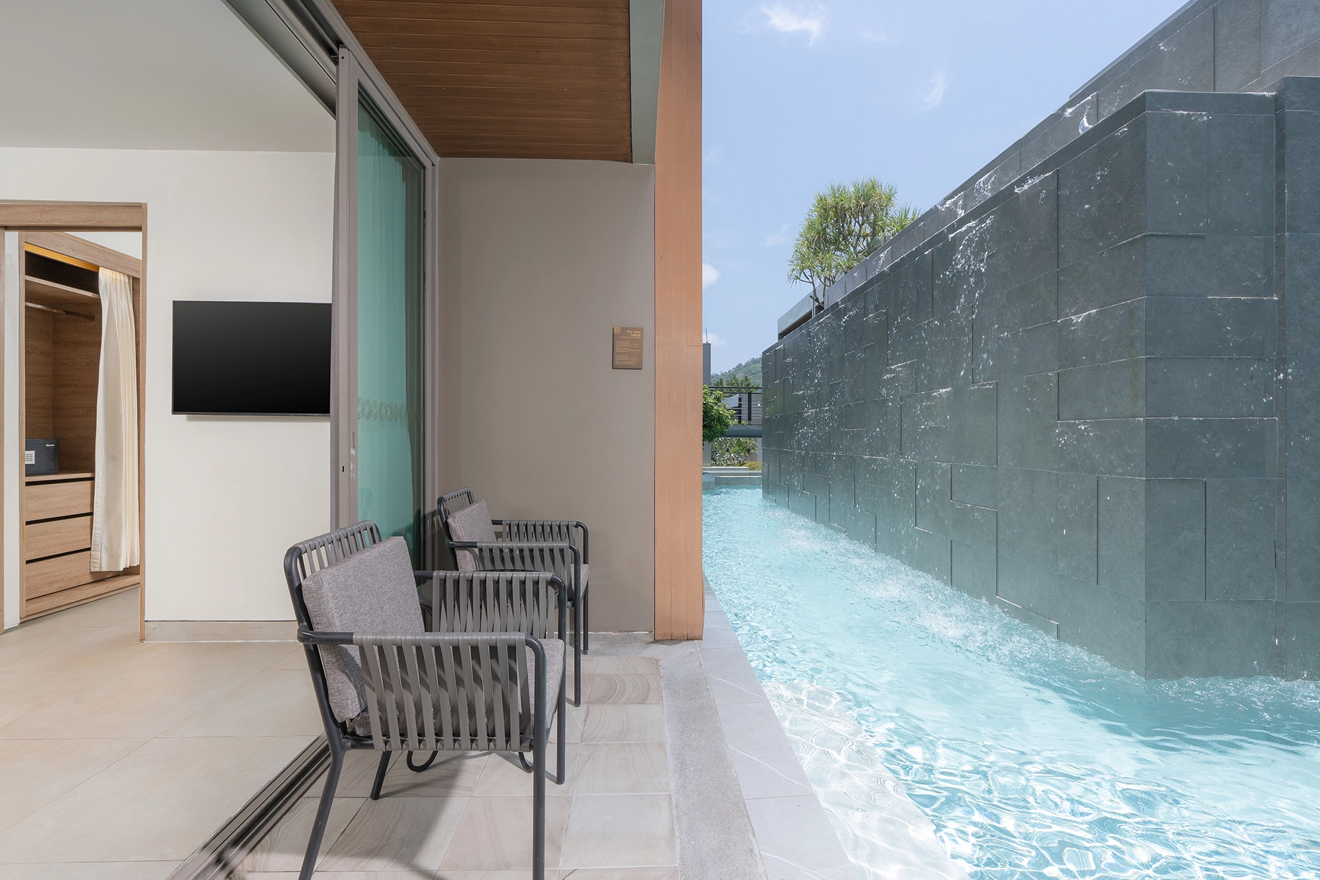 one-bedroom-suite-direct-pool-access-balcony-patong