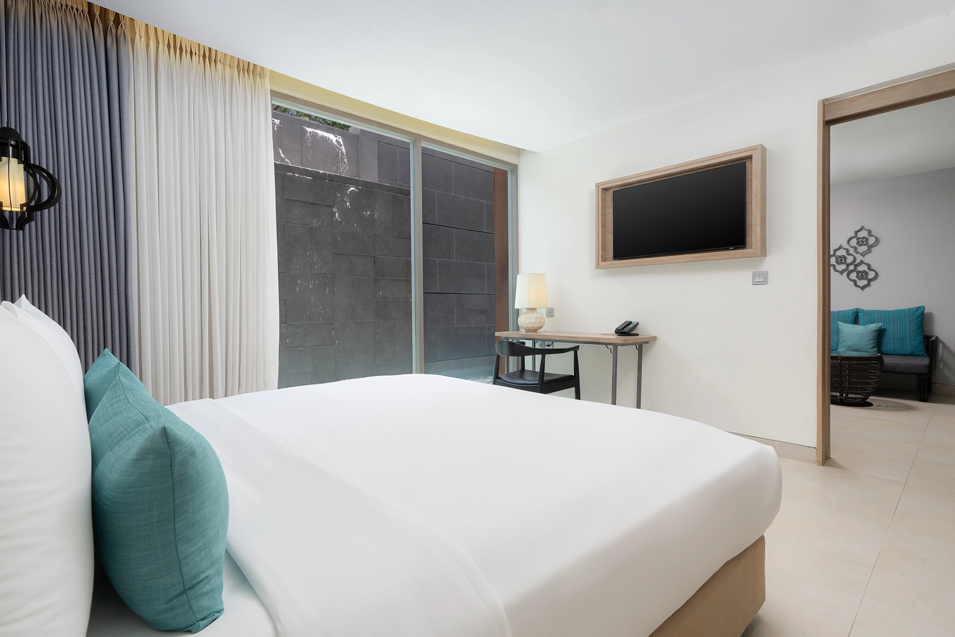 one-bedroom-suite-king-bed-sanctuary