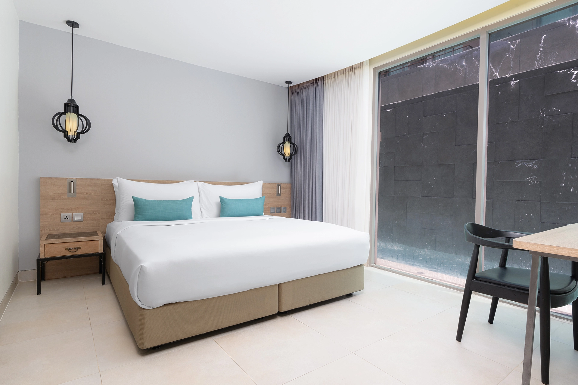 one-bedroom-suite-pool-access-bedroom-patong