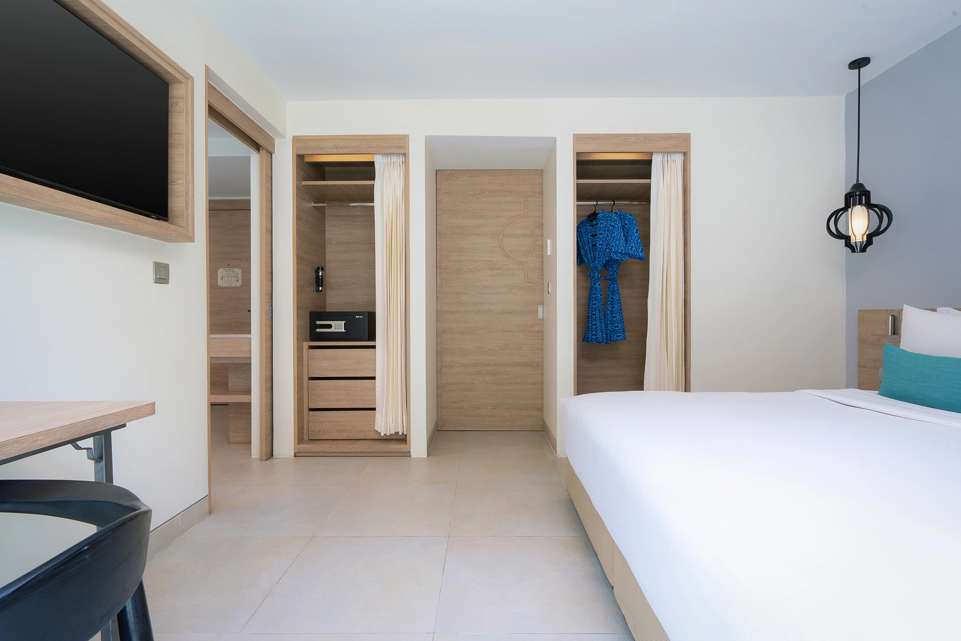 one-bedroom-suite-wardrobe-storage-design
